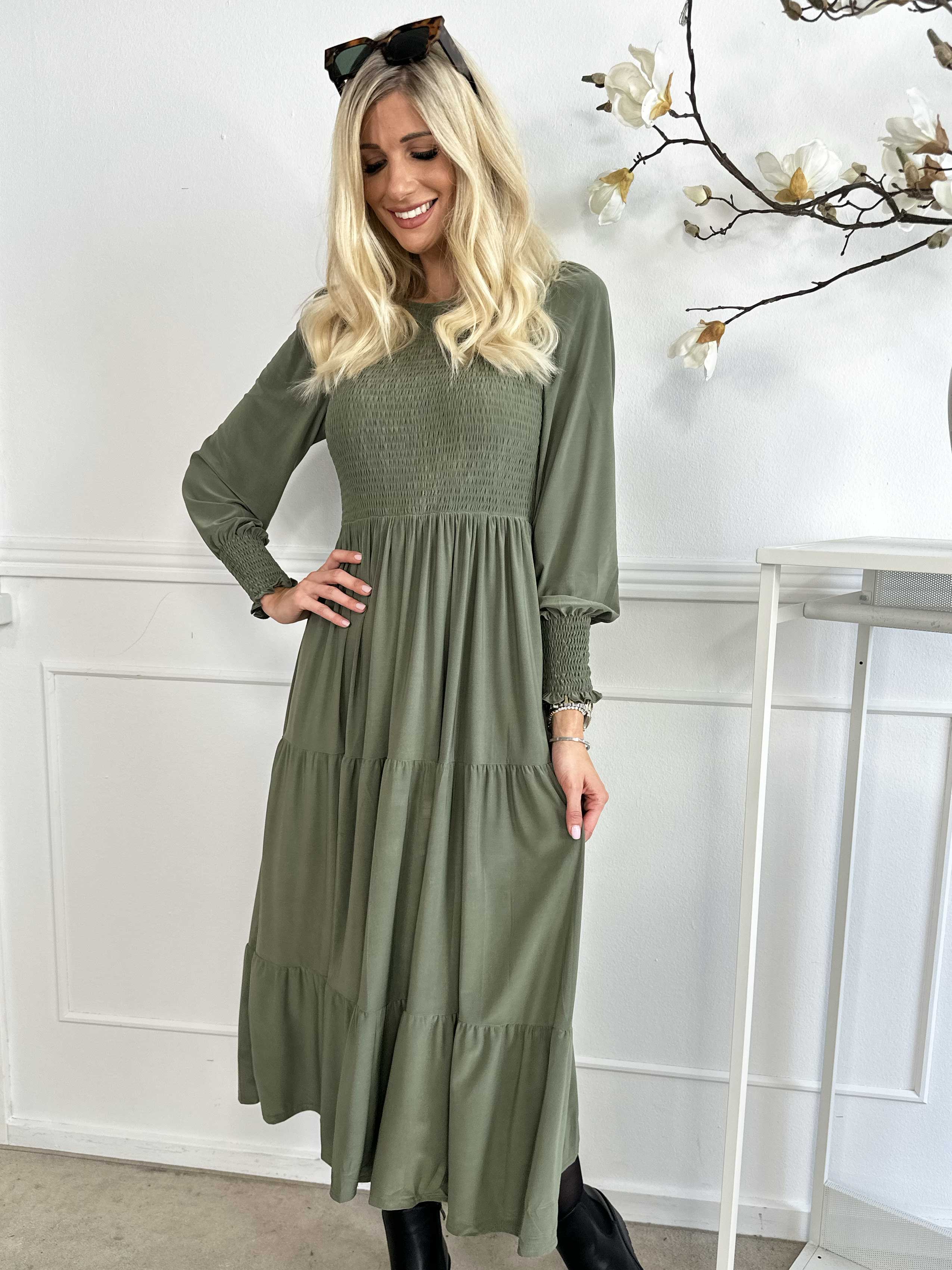 Kelly Long - Elastisk kjole med smock henover brystet